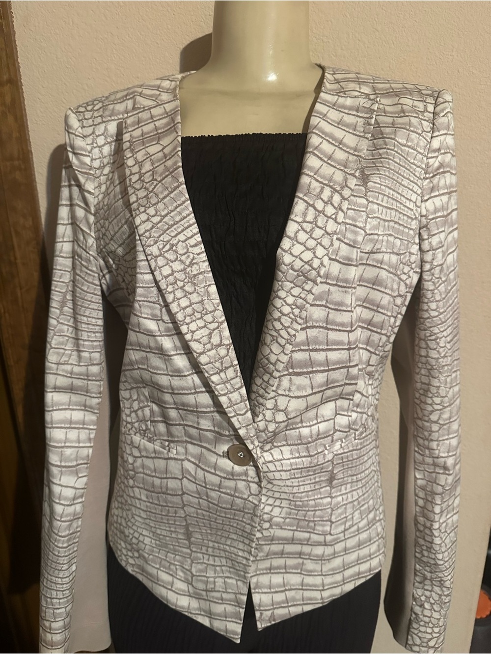 BCBGMaxAzria White Crocodile-Print Tailored Blazer